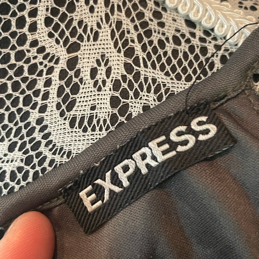 Express Polka Dot She’ll - Picture 7 of 7